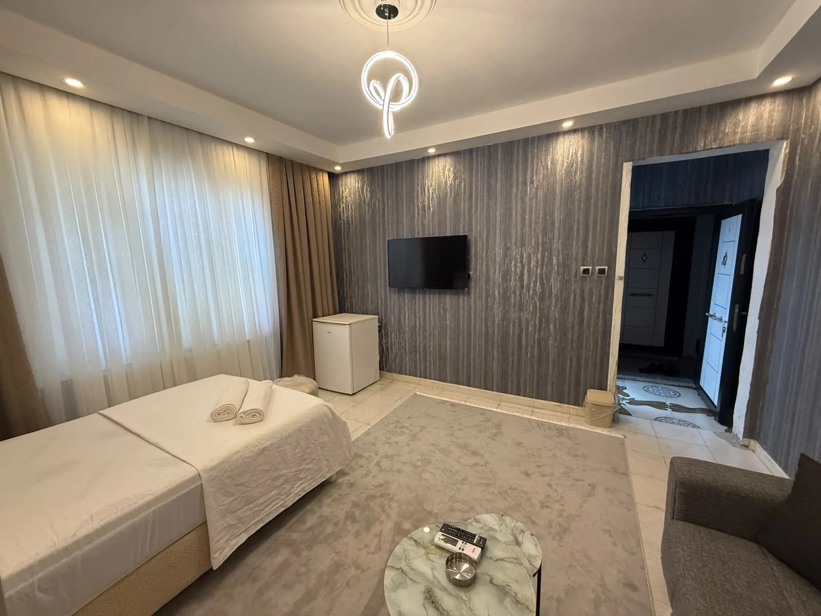 Ata-105 stüdyo dairede yatak ve TV