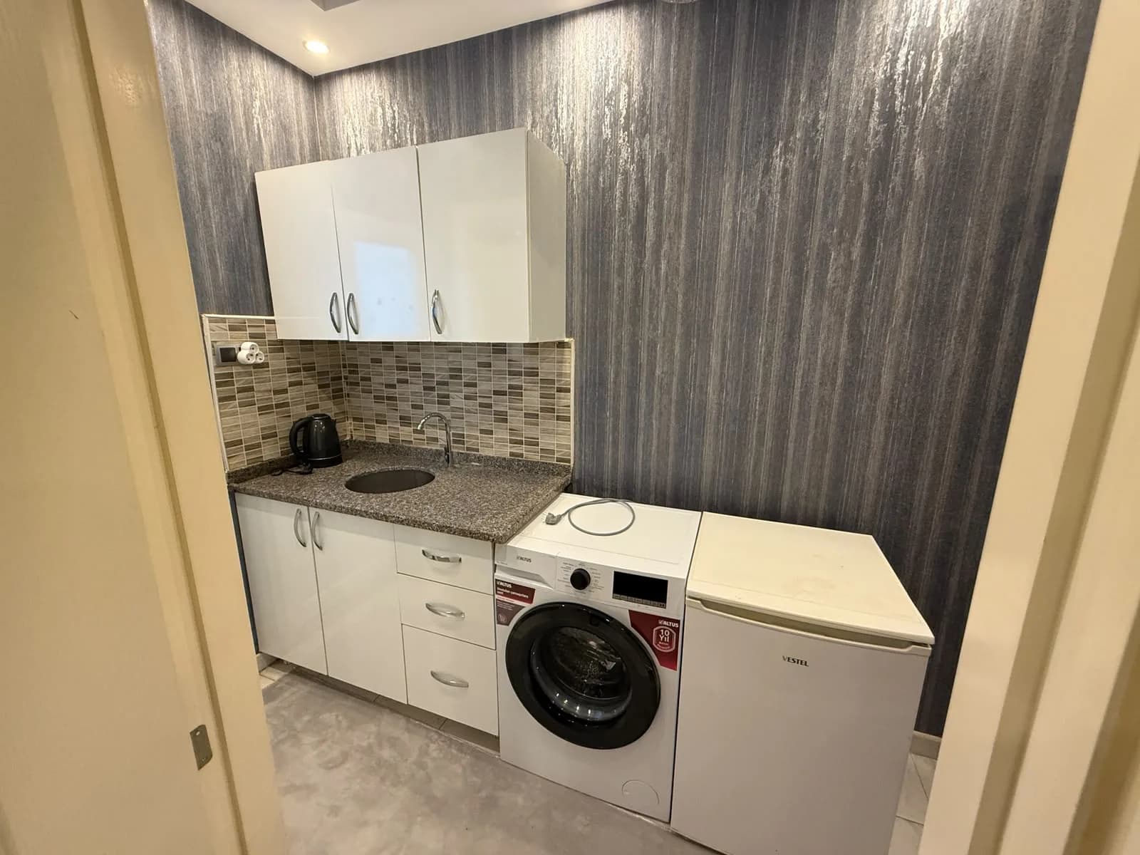 1+1 dairenin mutfağı ve çamaşır makinesi